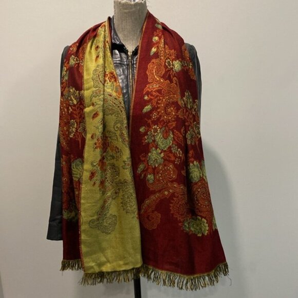 Oversized Floral Scarf Textured Size 68x26 - Picture 3 of 15